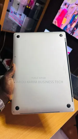 Nouveau Apple MacBook Pro 2017 16GB Intel Core i7 SSD 512GB