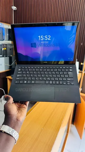 Nouveau Sony VAIO 15E F15218SN 8GB Intel Core i7 SSD 256GB