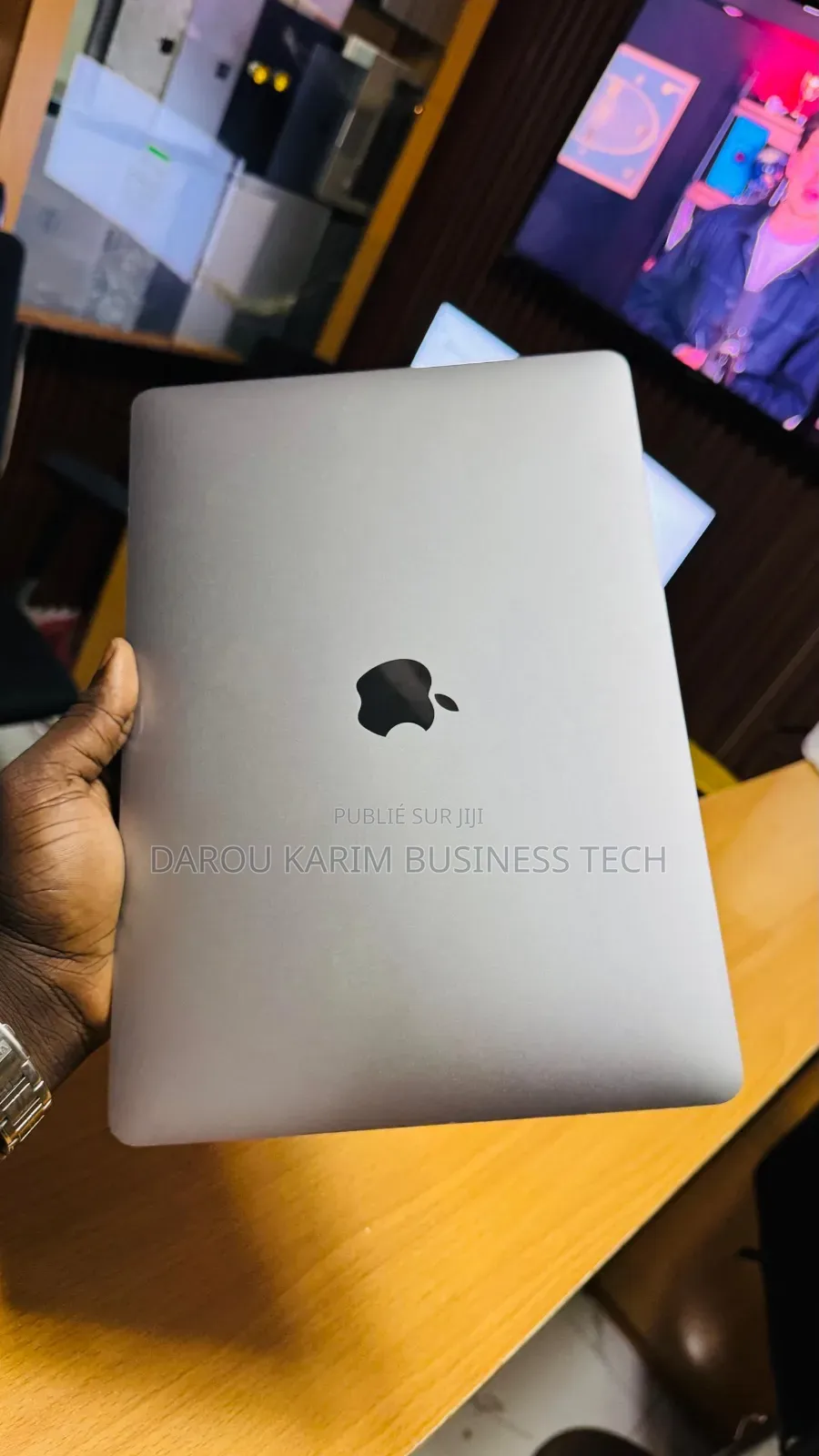 Nouveau Ordinateur portable Apple MacBook Pro 2020 16GB Apple M1 SSD 1T