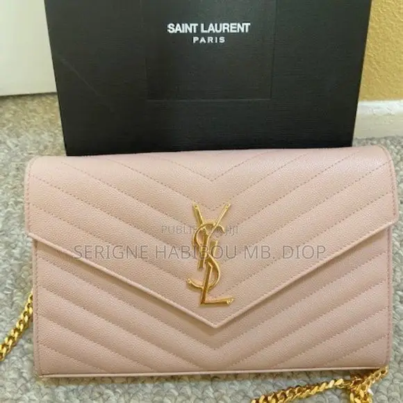 Portefeuille Enveloppe Cassandre en Cuir Matelassé Saint Laurent