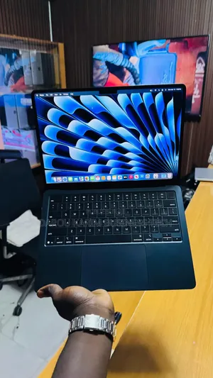 Nouveau Apple MacBook Air 2025 M4 13-inch 16GB Apple M4 SSD 256GB