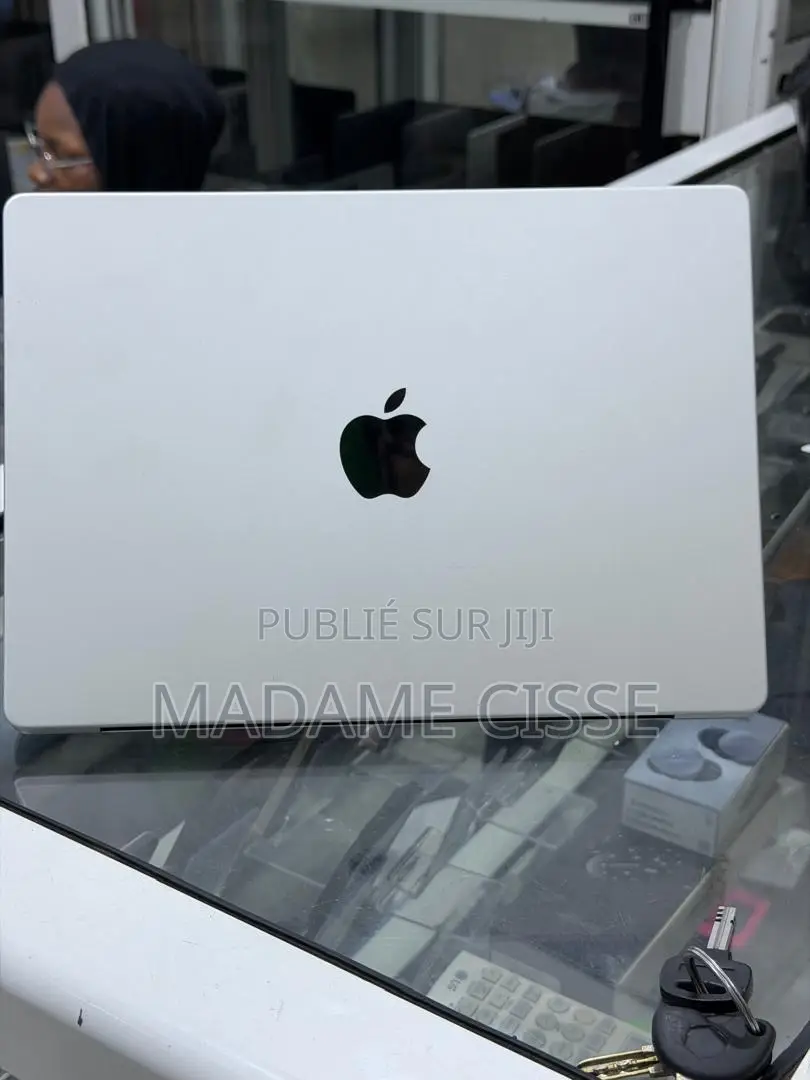 Nouveau Ordinateur portable Apple MacBook Pro 16GB Apple M1 SSD 512GB
