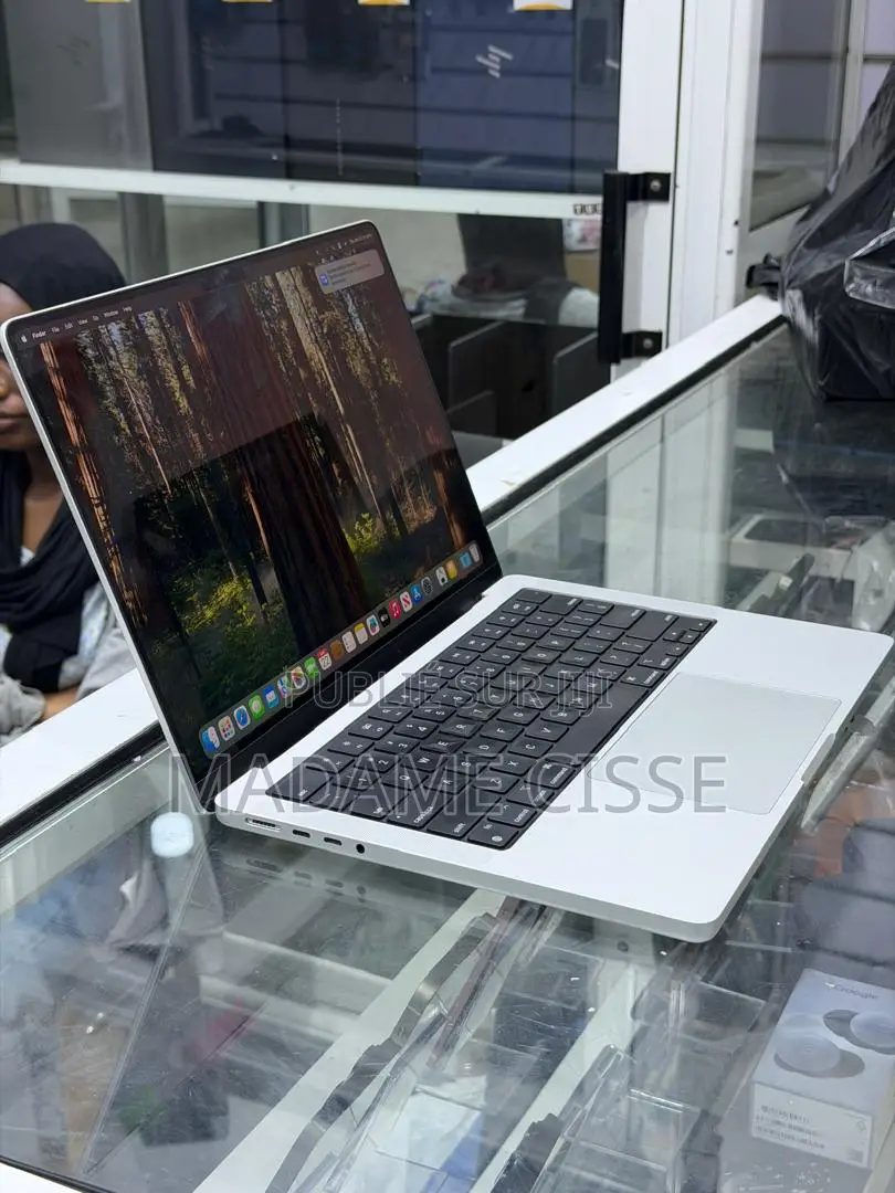 Nouveau Ordinateur portable Apple MacBook Pro 16GB Apple M1 SSD 512GB