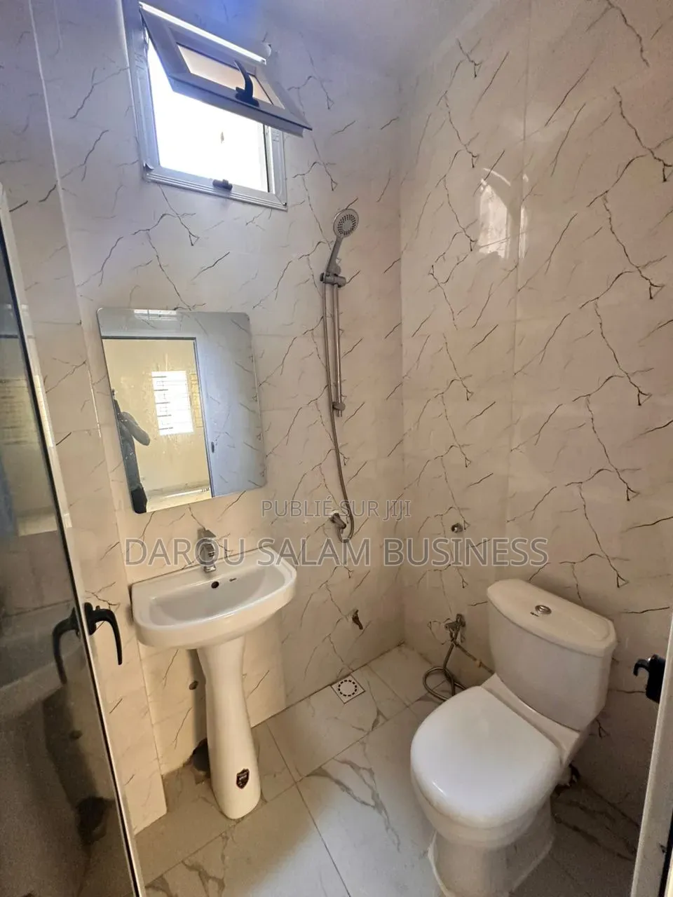 2chbre Appartement dans Vdn 3, Yoff à Louer