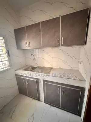 2chbre Appartement dans Vdn 3, Yoff à Louer