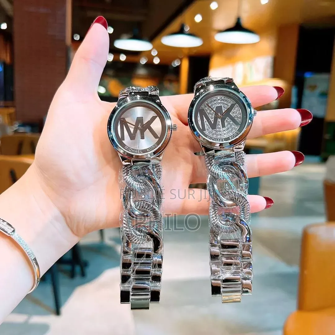 Montre Femme Trés Classe Et Élégante