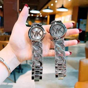 Montre Femme Trés Classe Et Élégante