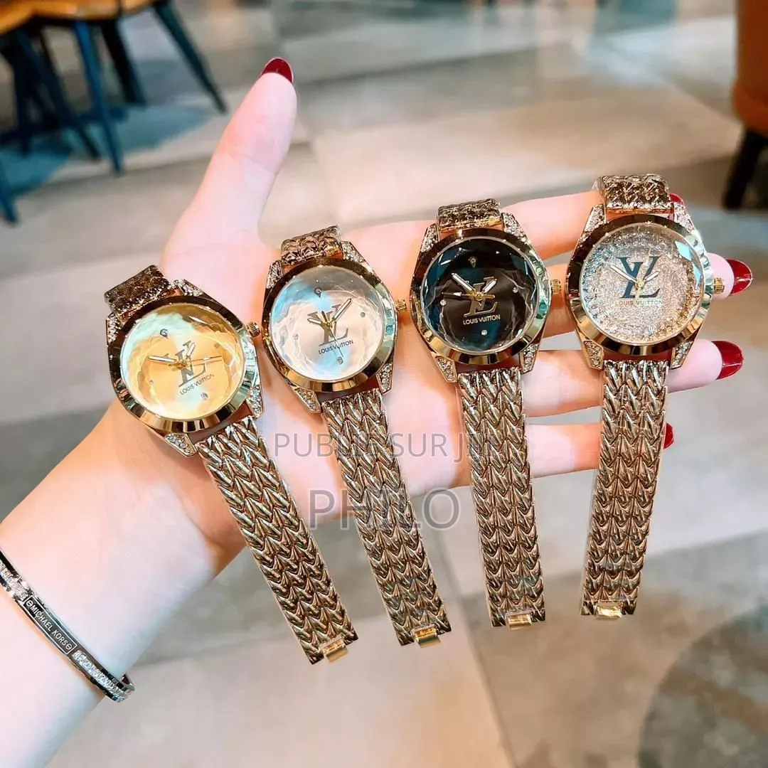 Montre Femme Trés Classe Et Élégante