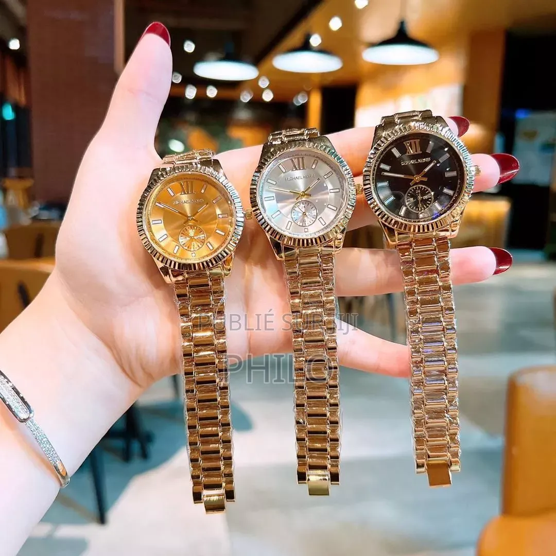 Montre Femme Trés Classe Et Élégante