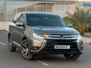 Mitsubishi Outlander 2019 Gris