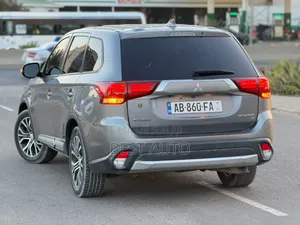 Mitsubishi Outlander 2019 Gris