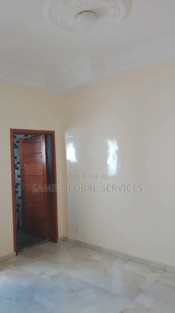 5chbre Appartement dans Appartement, Yoff à Louer