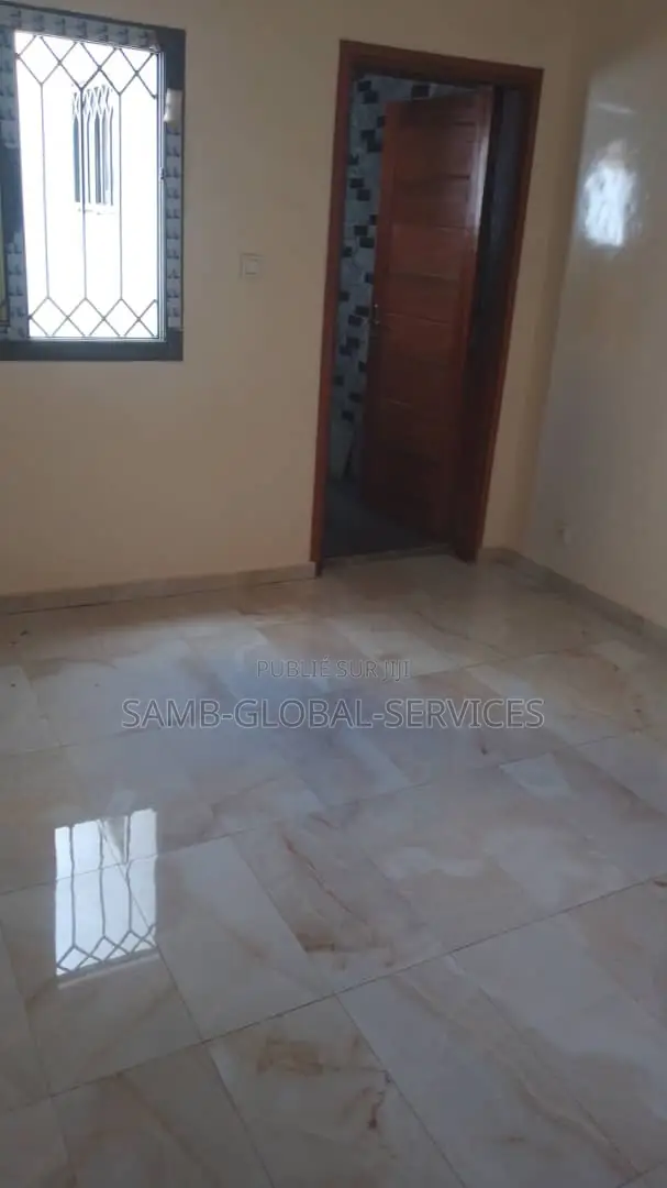 5chbre Appartement dans Appartement, Yoff à Louer