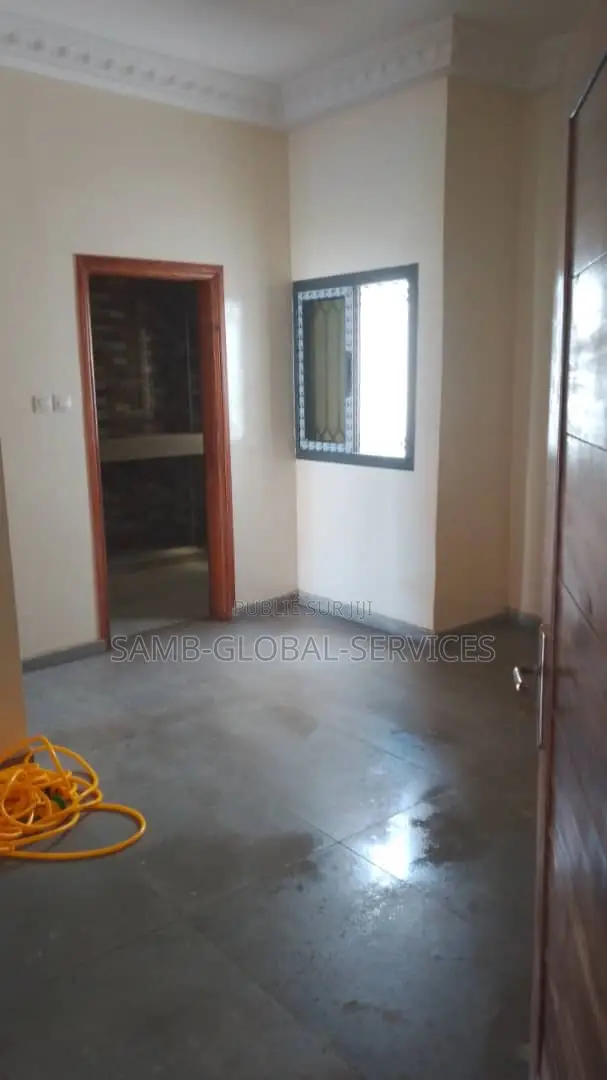 5chbre Appartement dans Appartement, Yoff à Louer