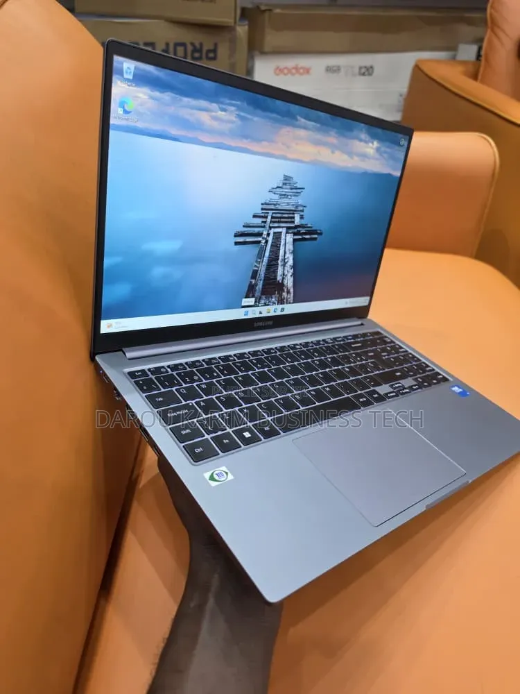 Nouveau Samsung NP300E5V 16GB Intel Core Ultra 5 SSD 512GB