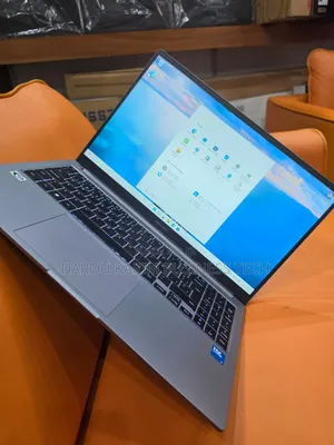 Nouveau Samsung NP300E5V 16GB Intel Core Ultra 5 SSD 512GB