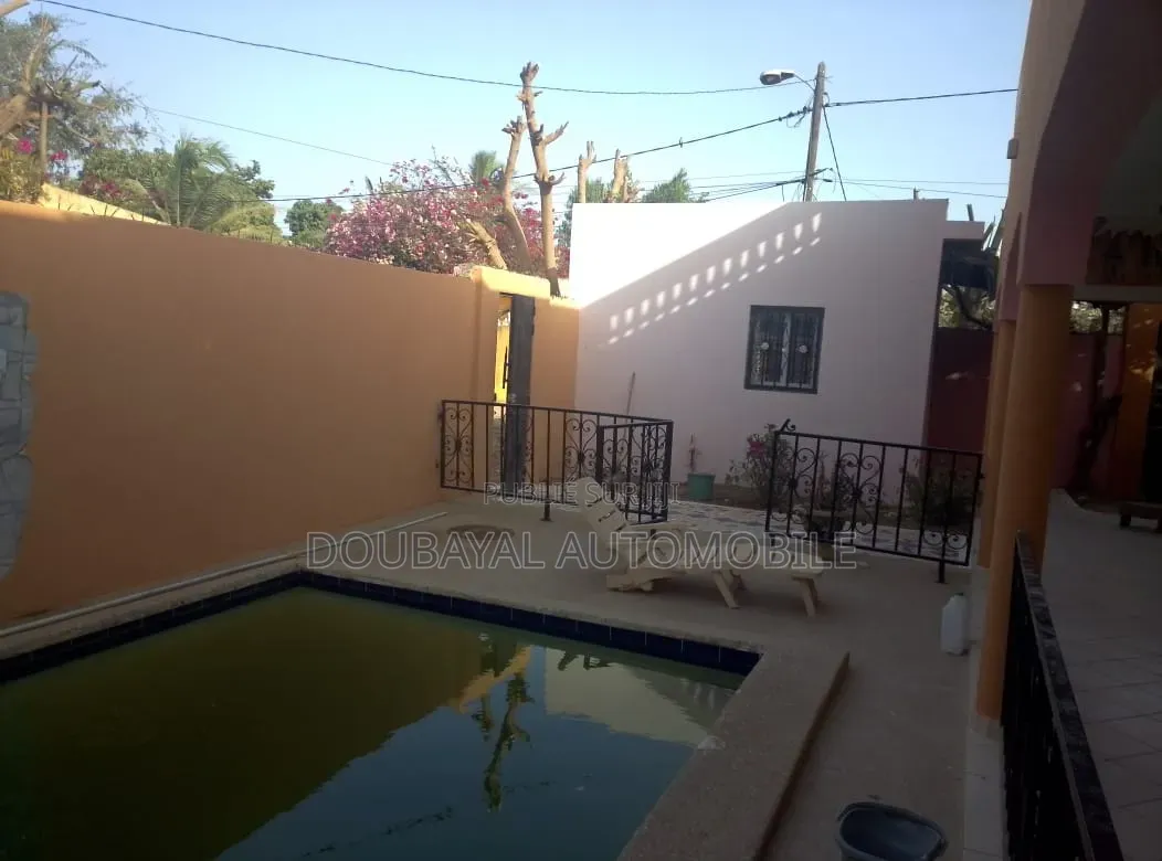 Meublé 3chbre Villa dans Warang, Thiès Sud à Vendre
