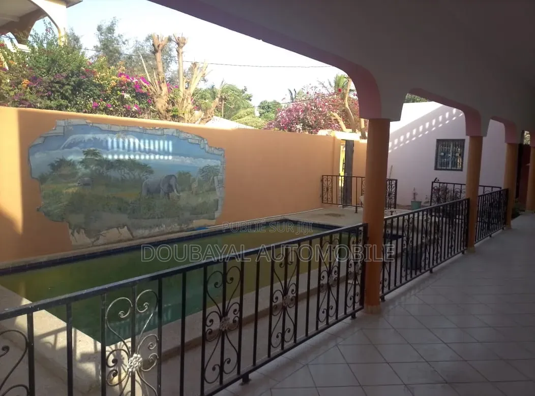 Meublé 3chbre Villa dans Warang, Thiès Sud à Vendre