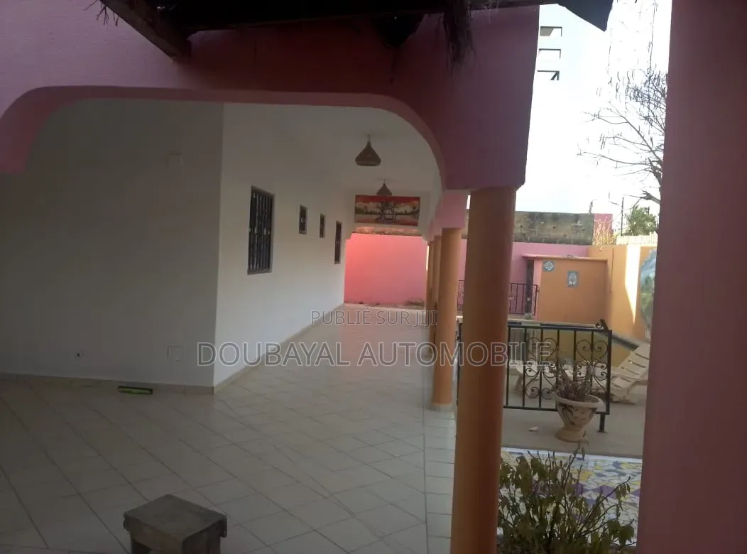 Meublé 3chbre Villa dans Warang, Thiès Sud à Vendre