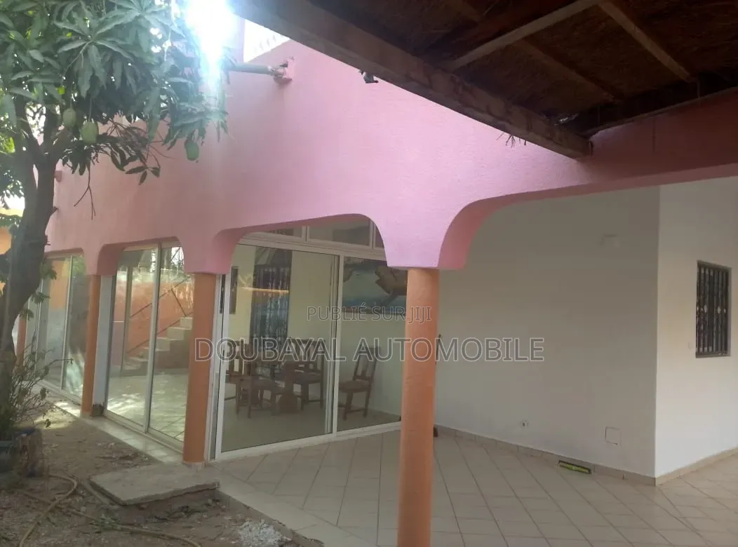 Meublé 3chbre Villa dans Warang, Thiès Sud à Vendre