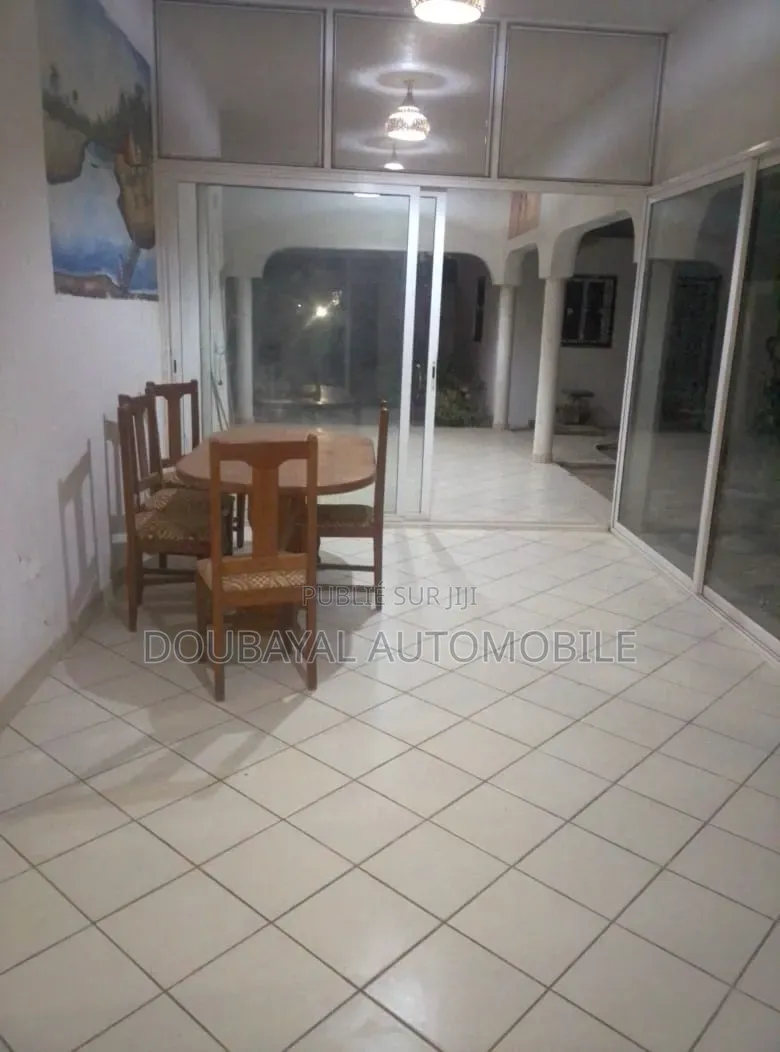 Meublé 3chbre Villa dans Warang, Thiès Sud à Vendre