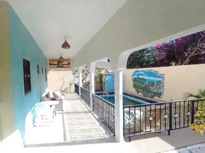 Meublé 3chbre Villa dans Warang, Thiès Sud à Vendre