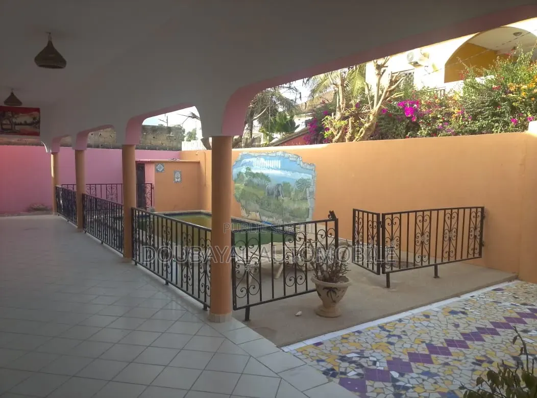 Meublé 3chbre Villa dans Warang, Thiès Sud à Vendre