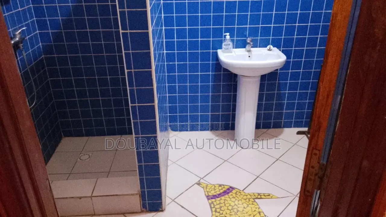 Meublé 3chbre Villa dans Warang, Thiès Sud à Vendre