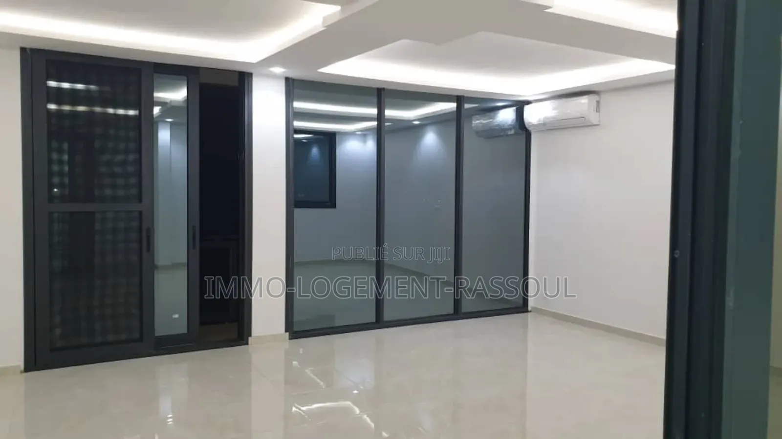 5chbre Villa dans , Almadies à Louer