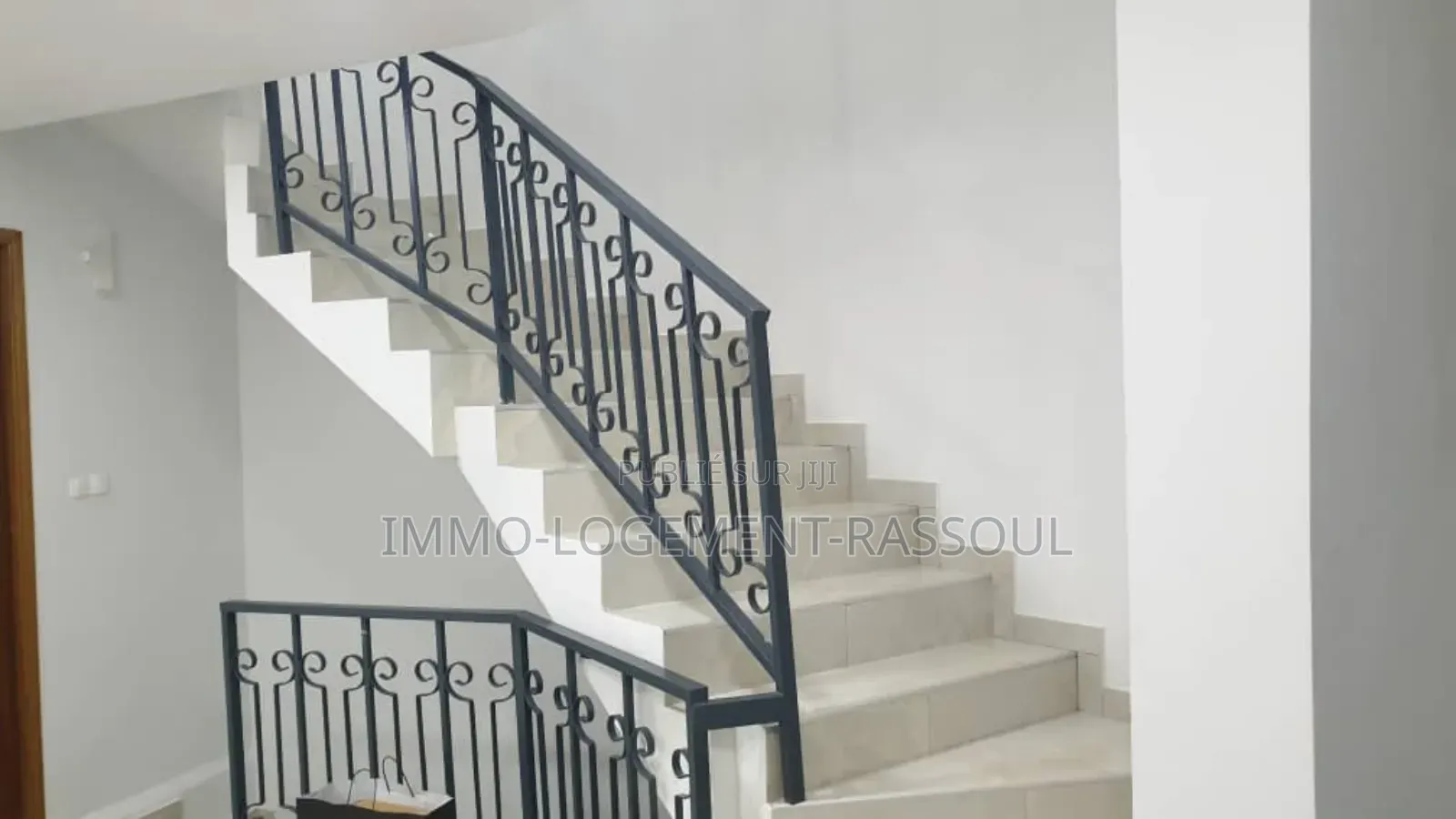 5chbre Villa dans , Almadies à Louer