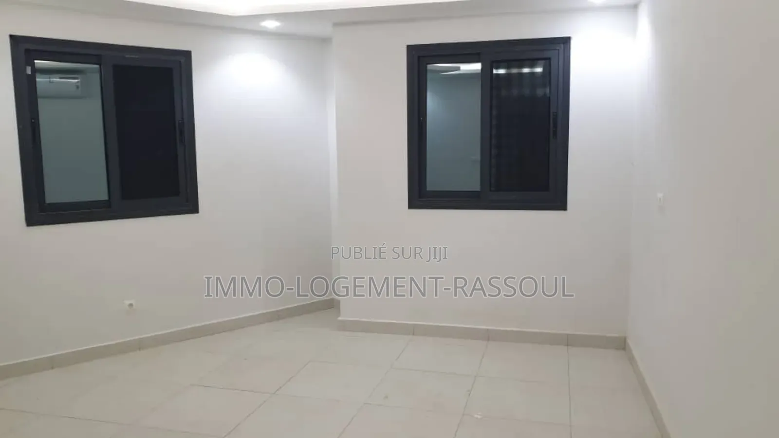 5chbre Villa dans , Almadies à Louer
