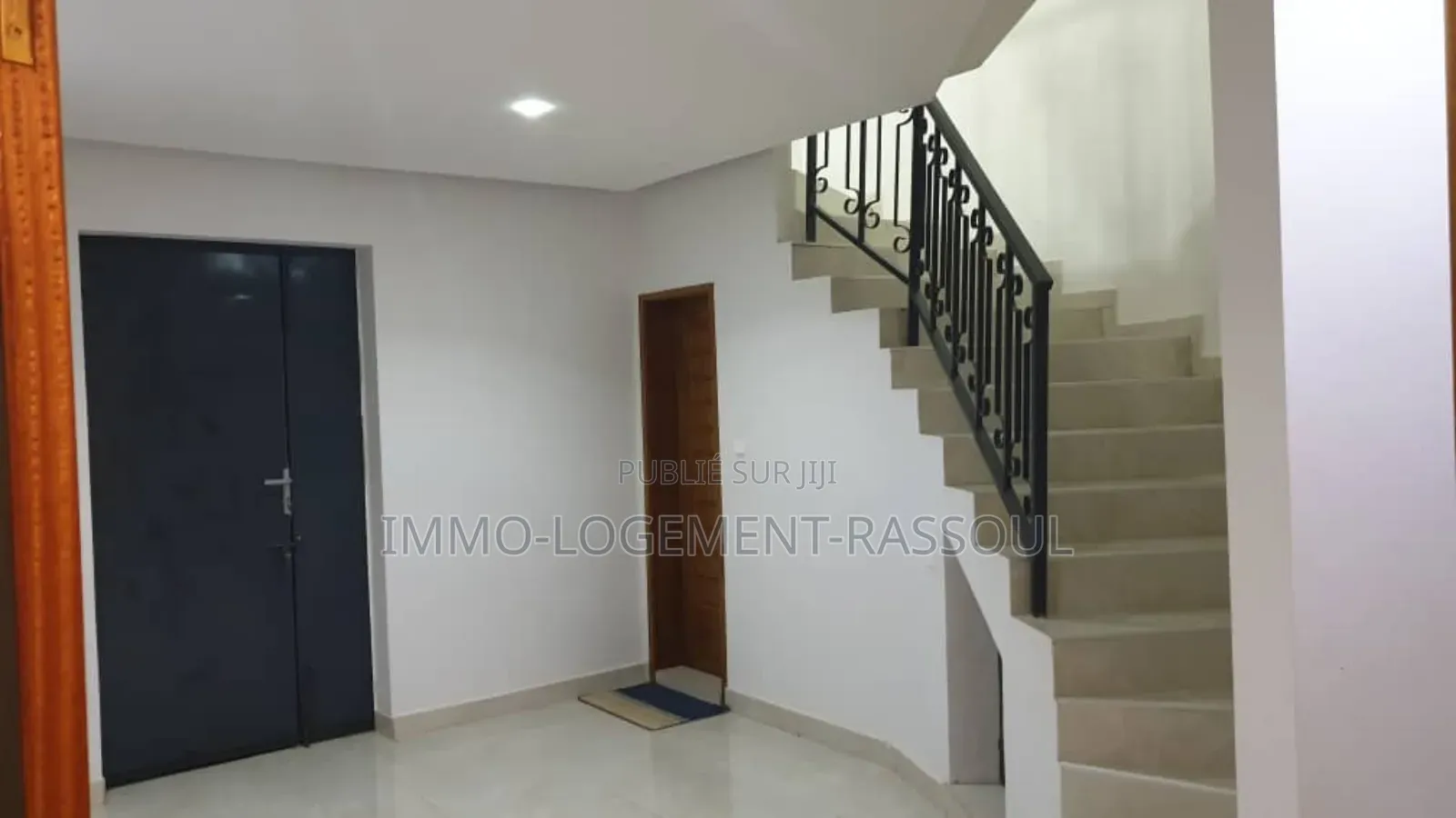 5chbre Villa dans , Almadies à Louer