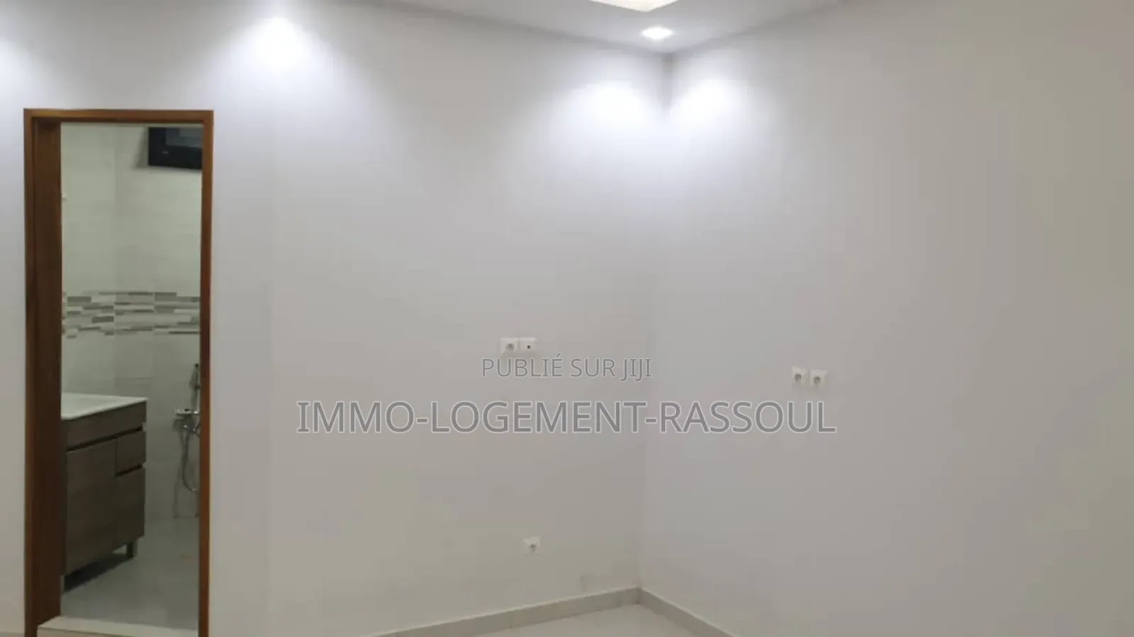 5chbre Villa dans , Almadies à Louer