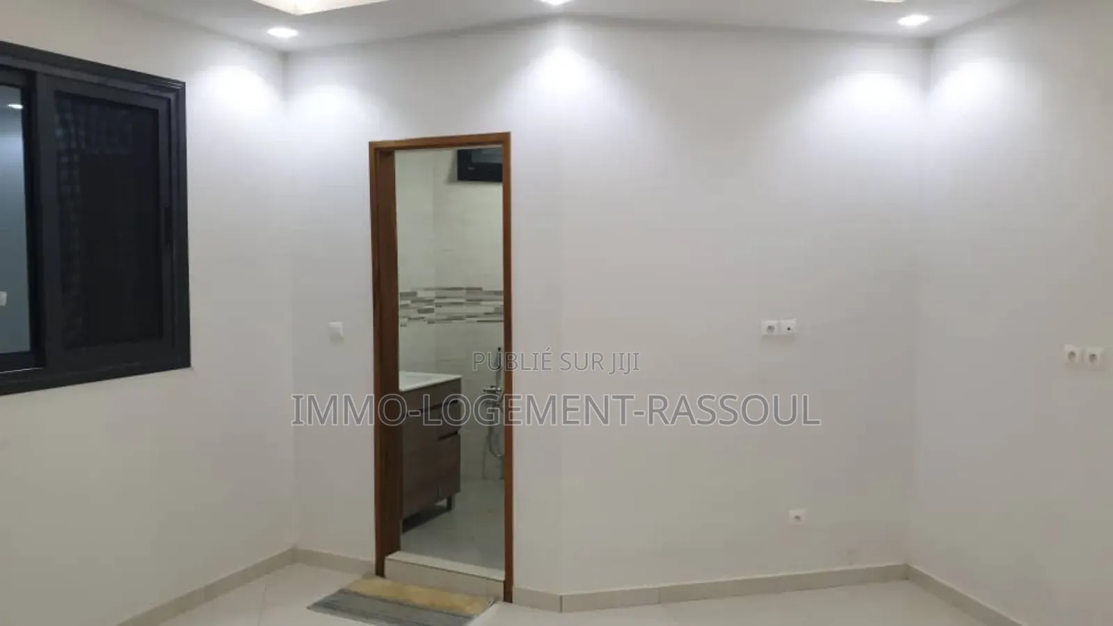 5chbre Villa dans , Almadies à Louer