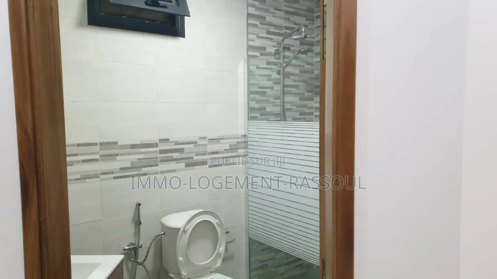 5chbre Villa dans , Almadies à Louer