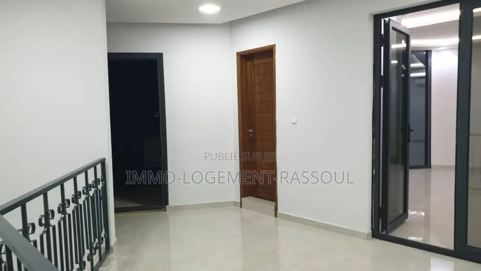5chbre Villa dans , Almadies à Louer