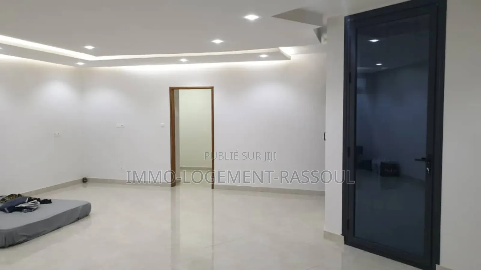5chbre Villa dans , Almadies à Louer