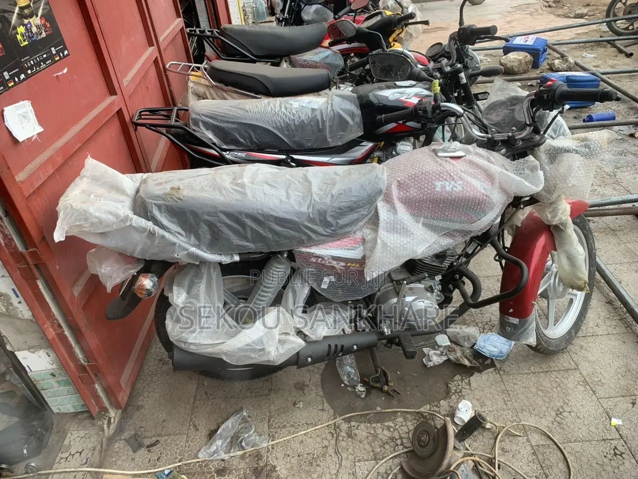 Nouveau TVS HLX 125 2026 Noir