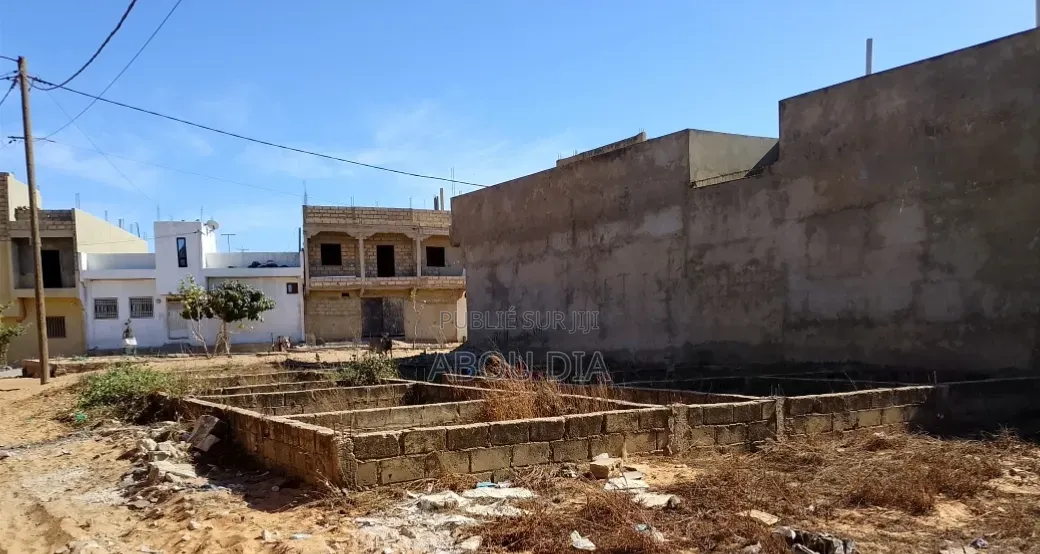 Un Terrain À Vendre