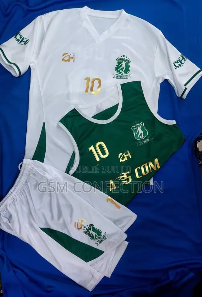 Des Maillots Et Blousons
