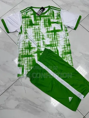 Des Maillots Et Blousons