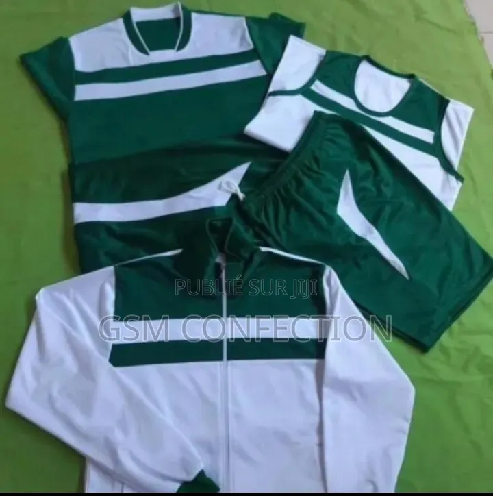 Des Maillots Et Blousons