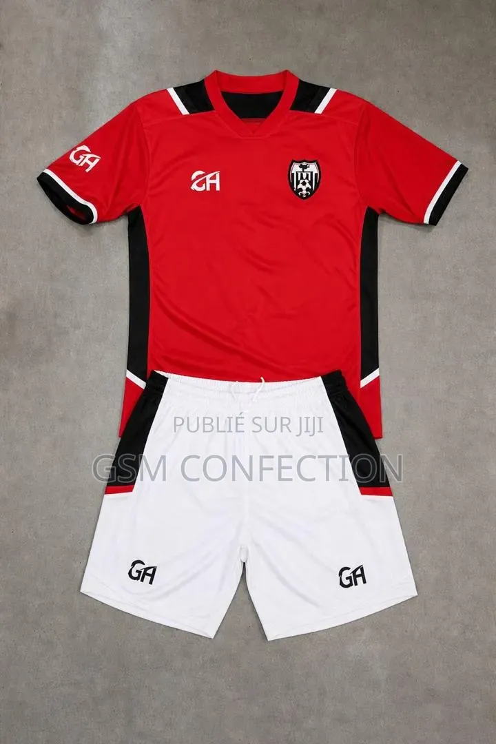 Des Maillots Et Blousons