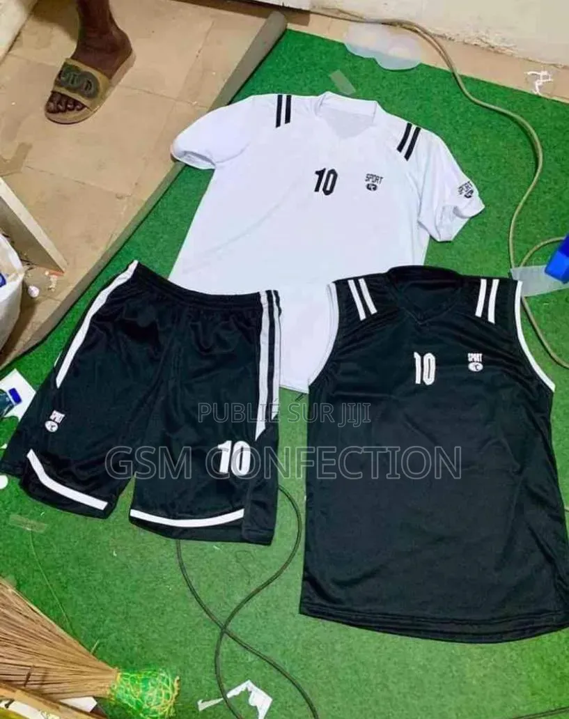 Des Maillots Et Blousons