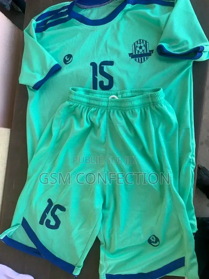 Des Maillots Et Blousons
