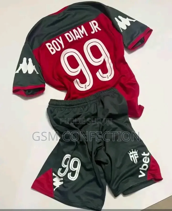 Des Maillots Et Blousons