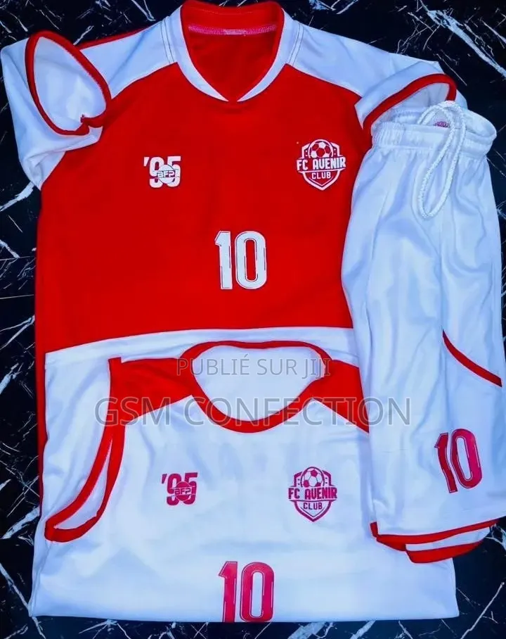 Des Maillots Et Blousons