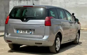 Peugeot 5008 2016 Gris