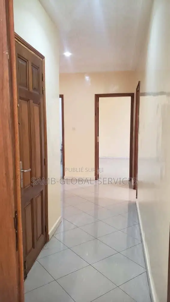 2chbre Appartement dans Bel Appartement F3, Yoff à Louer