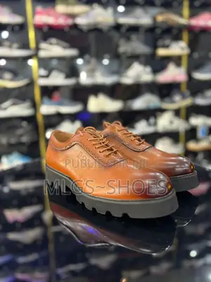 Chaussures De Ville Boss Disponibles Pointures 40 À 45 Prix 10.000